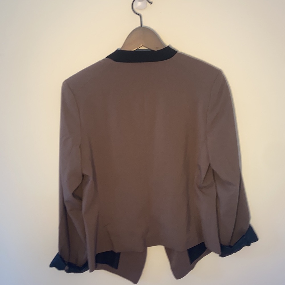 Casual blazer with damask detail - Picture 6 of 11